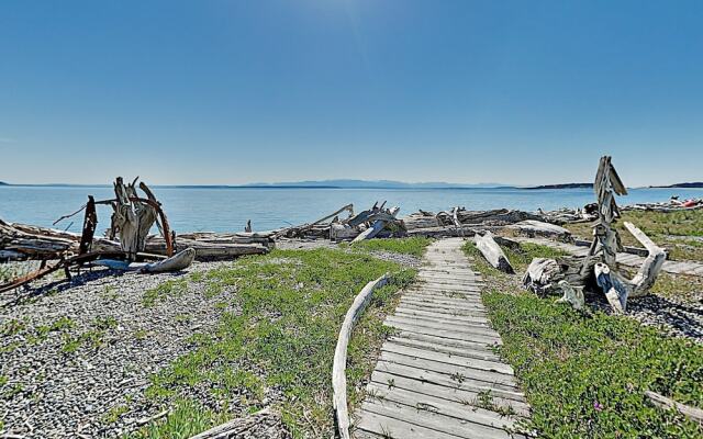 Beachfront Gem In Coupeville 3 Bedroom Home