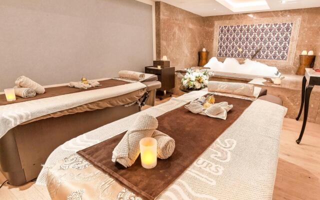 Les Ambassadeurs Marina Hotel & Casino