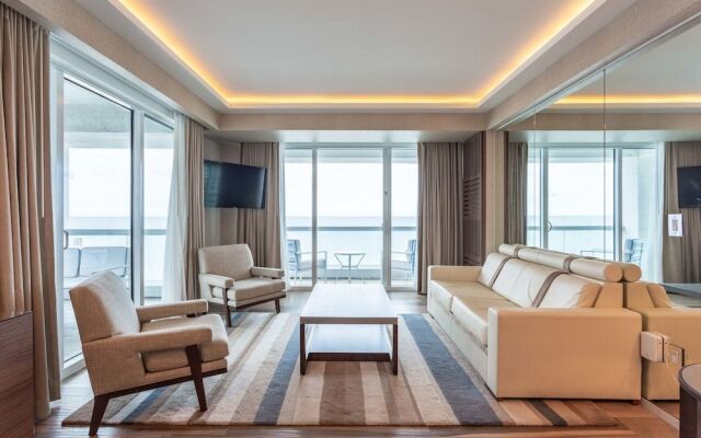 Oceanview Condo in Central Beach