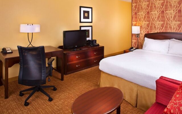 Courtyard Birmingham Colonnade/Grandview