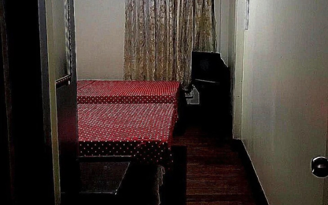 OYO 734 Baden Powell Hotel