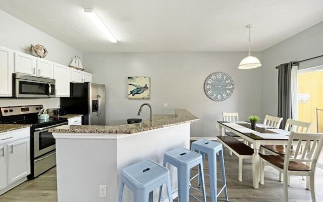 Villa Azul 4 Bedroom Townhouse by RedAwning