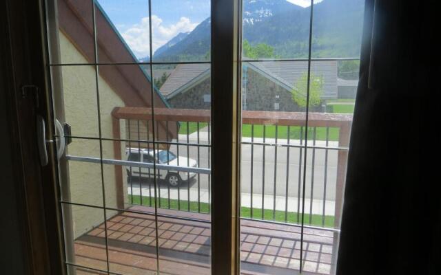 Waterton Glacier Suites