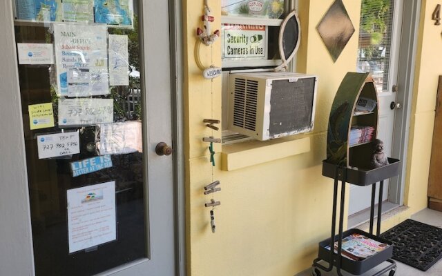 Silver Sands Motel