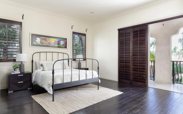 Florence by AvantStay | Estate w/ Dock & Pool | Sleeps 16