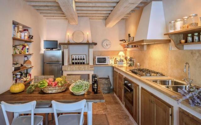 Luxury Villa for 6 Inside a Wonderful Estate-villa Santa