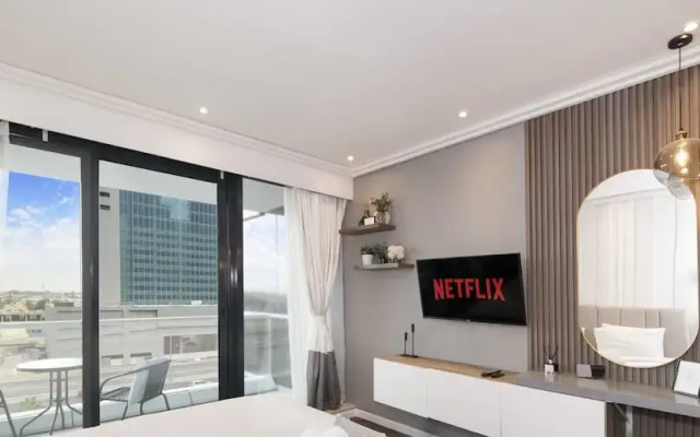 LUX The JLT Gold Crest Studio