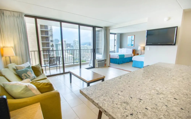 Waikiki Banyan - Ocean View Tower 1 Suite 2210