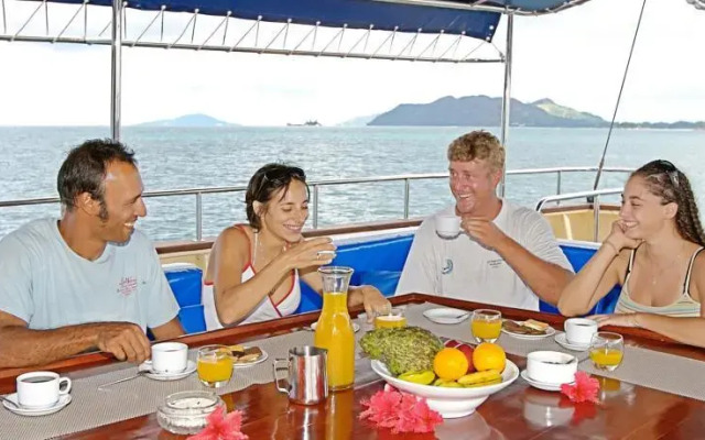 Sea Star and Sea Bird - Silhouette Cruises Ltd.