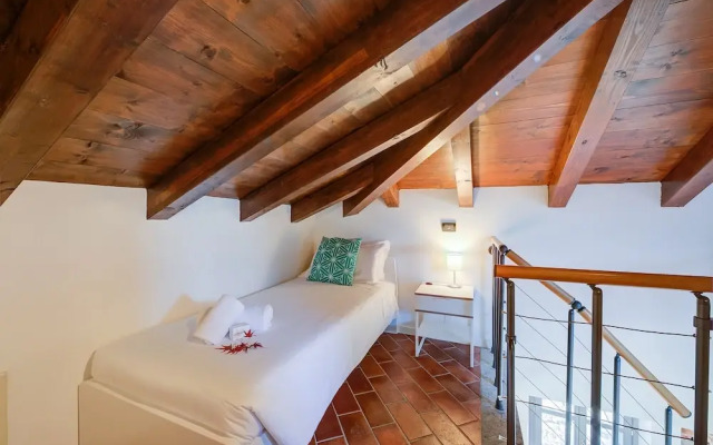 La Voce Del Lago Pied Dans L' Eau