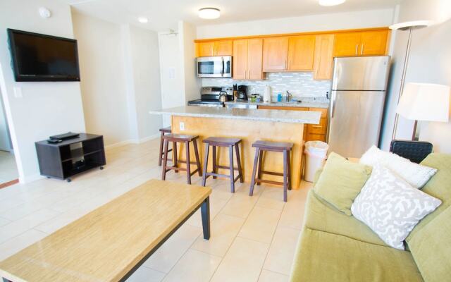 Waikiki Banyan - Ocean View Tower 1 Suite 2210