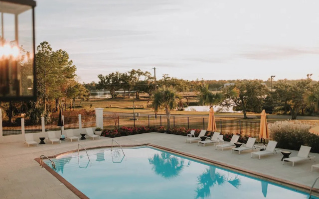 Gulf Hills Hotel & Resort