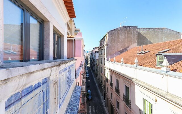 ALTIDO Bold & classy 2BR home w/balcony in Baixa, moments from shopping streets