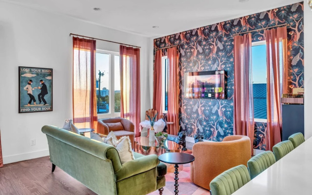 Disco Lounge Double Rooftop Hot Tub Nashville