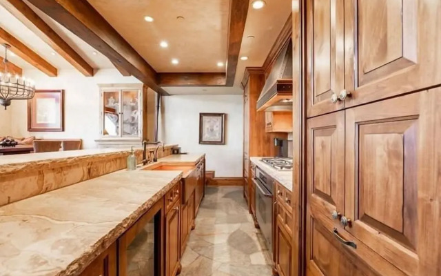 Village Center 5h 3 Bedroom Condo