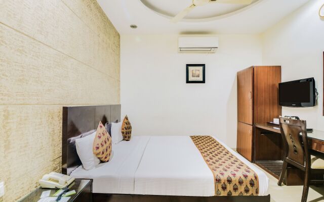 Cosy Grand @Chanakyapuri by The Cosy Hotels.