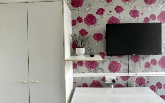 OYO The Lodge Bournemouth