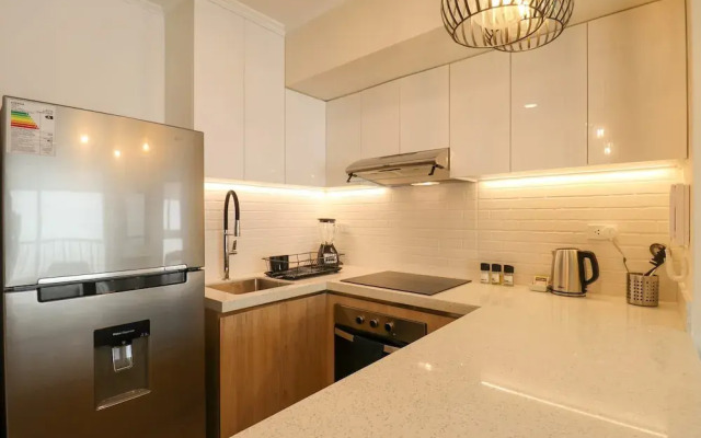 w Sensational 2BR in the Heart of Barranco