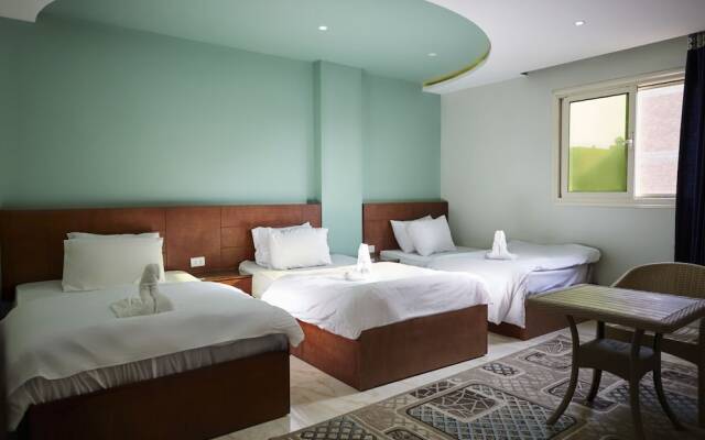 Grand Pyramids View Guesthouse