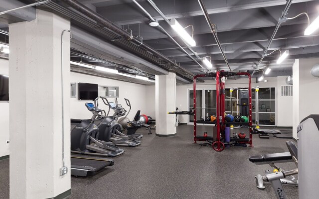 Spacious 1BR with Free Parking | Zen@Boss