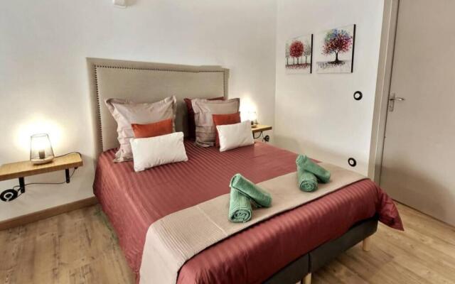 Studio tout confort, terrasse, calme Moustiers #7