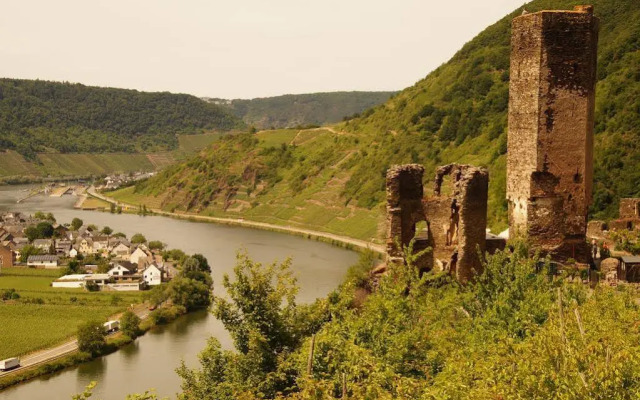 Winzerhotel - Restaurant zum Moselstrand