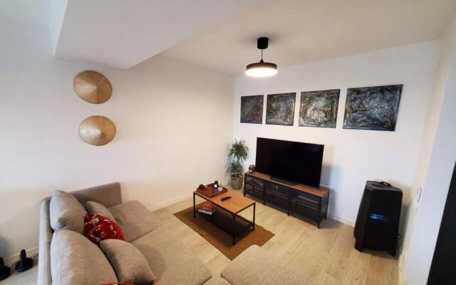 Sunny 1BR Apt in Central Pipera