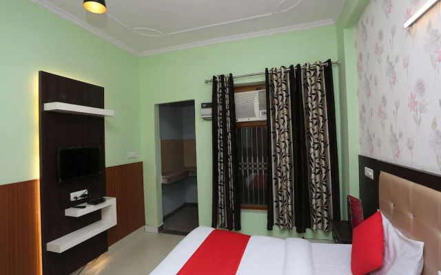 OYO 28264 Chirag House