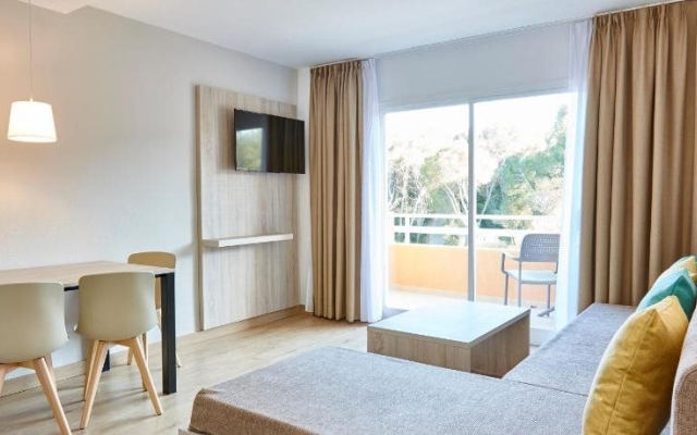 Universal Apartamentos Laguna Garden