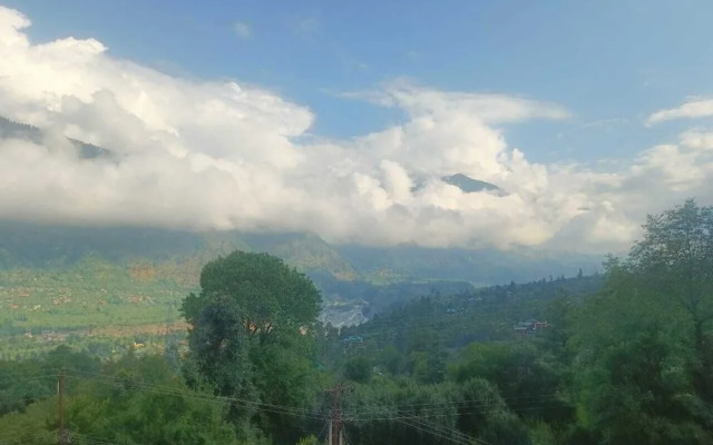 Anand Vardhan Resorts