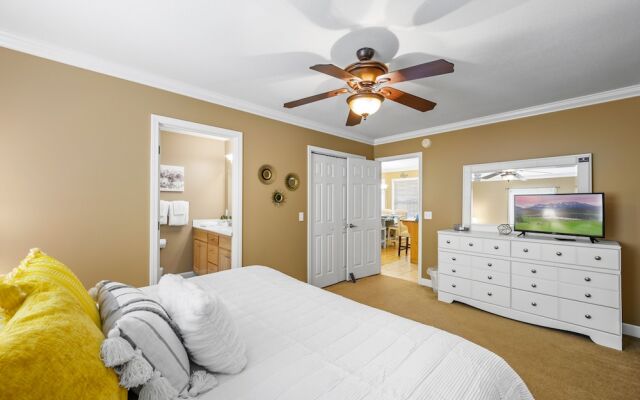 Bradley Bungalow Sleeps 11 Sevierville