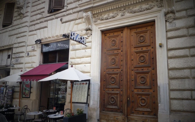 Al 325 rooms ai Fori