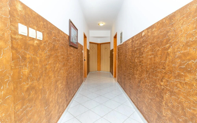 Pool Apartment Suzi 4