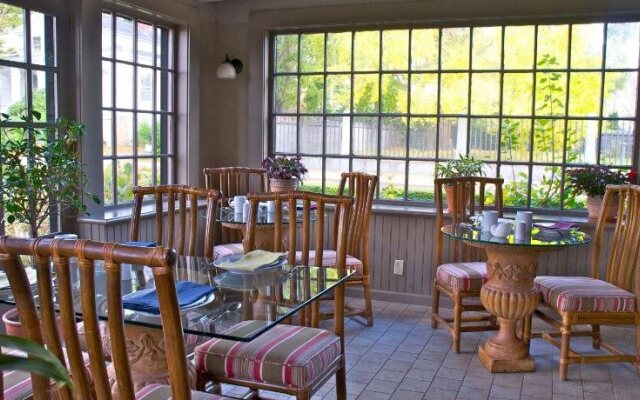 Hilltop Inn