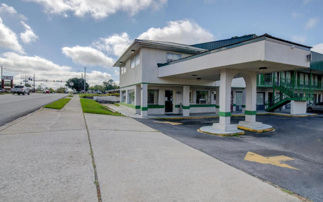 OYO Hotel Douglas GA US-441
