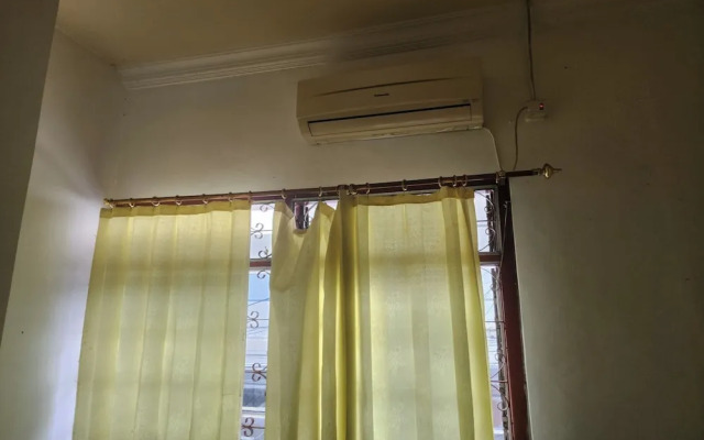 OYO Life 93979 Gubeng Homestay Syariah