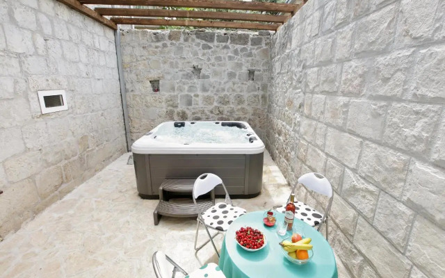 Stone Villa Rea