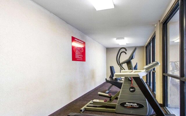 Econo Lodge Inn & Suites