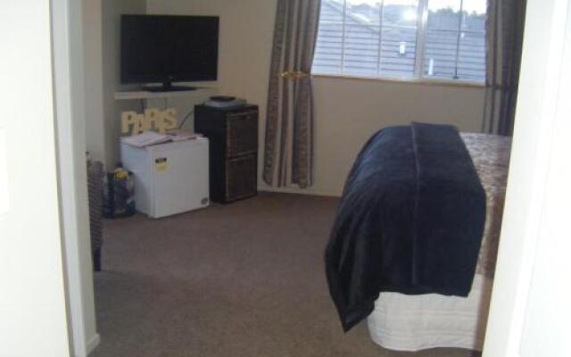 Royal Palms Papamoa Bed & Breakfast