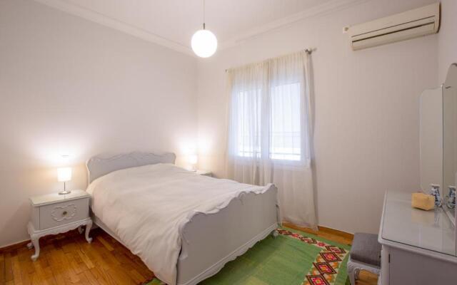 Acropolis Now! 2BR in central Athens