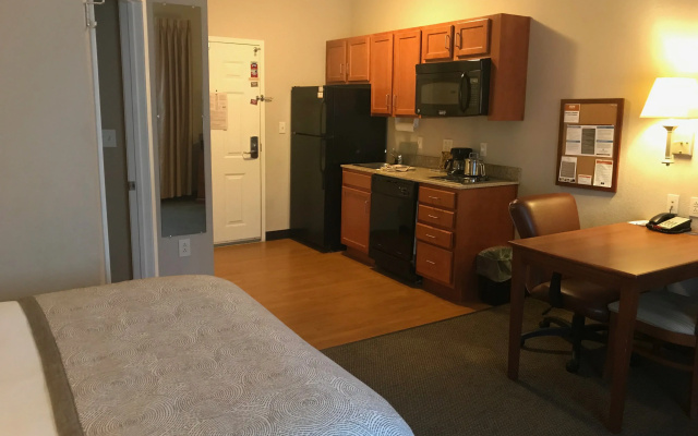 Candlewood Suites Kansas City Airport