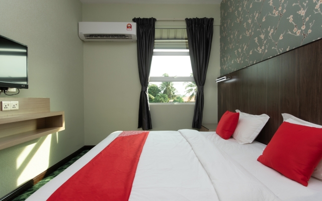 OYO 89375 Regent Hotel