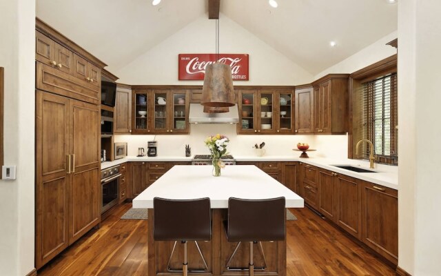 Fox Crossing Luxury Home