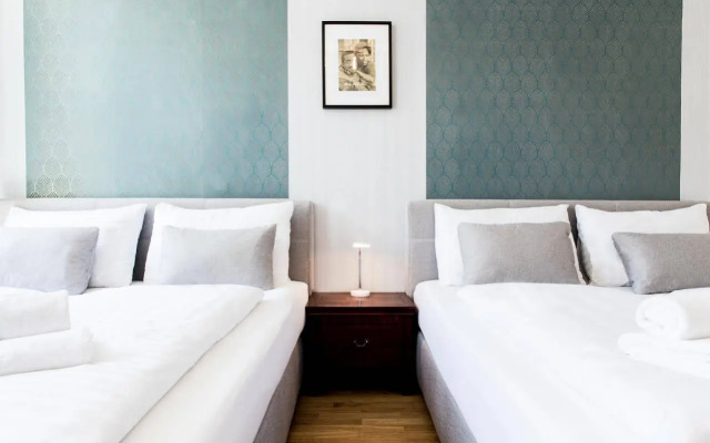 Best Western Plus Celebrity Suites