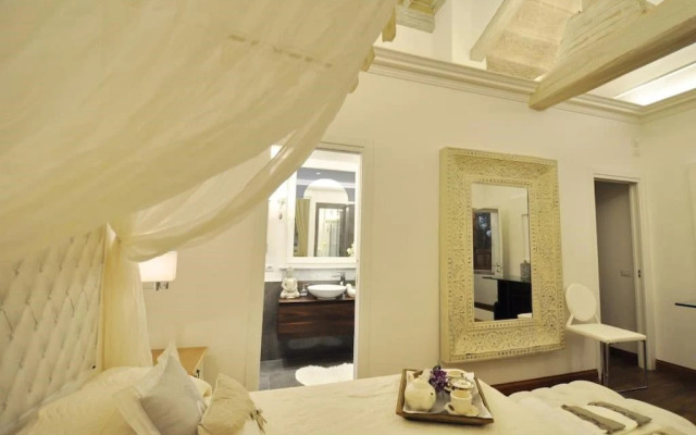 Luxury Navona Apartments by Flatinrome