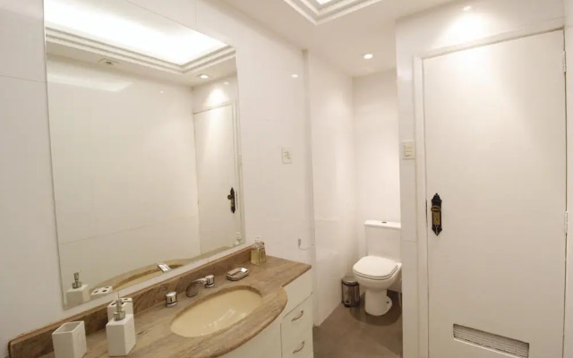 2 Minutes From Copacabana Beach A306