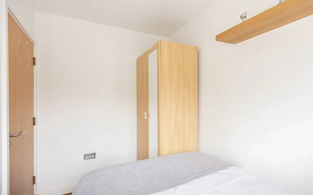 Platinum Apartment in Kensington 9941