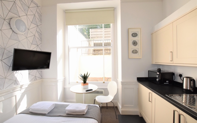 Your Apartment Berkeley Sq Pads #6