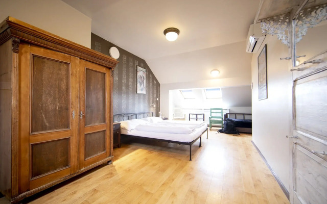 Sir Toby's Hostel