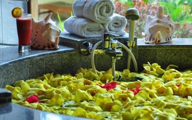 Raffles Holiday Hotel